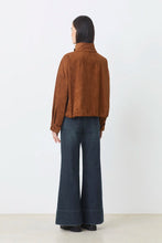 Cargar imagen en el visor de la galería, Chaqueta de gamuza OCRE