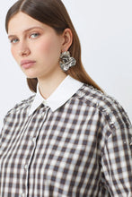 Cargar imagen en el visor de la galería, Camisa con pedrería GRIS