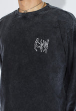 Cargar imagen en el visor de la galería, camiseta-manga-larga-hombre-mujer-algodon-negro-lavado-grafico-espalda-dr-denim-arbol-shop