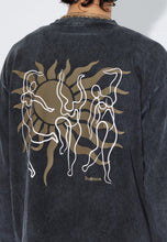 Cargar imagen en el visor de la galería, camiseta-manga-larga-hombre-mujer-algodon-negro-lavado-grafico-espalda-dr-denim-arbol-shop