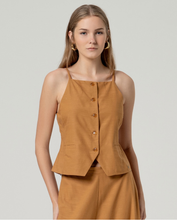 Cargar imagen en el visor de la galería, top-de-tirantes-mujer-entallado-camel-botones-escote-cuadrado-arbol-shop