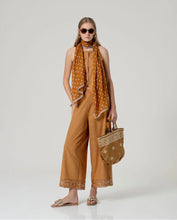 Cargar imagen en el visor de la galería, top-de-tirantes-mujer-entallado-camel-botones-escote-cuadrado-arbol-shop