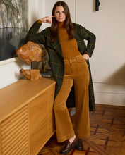 Cargar imagen en el visor de la galería, pantalon-pana-suave-mujer-ancho-color-mostaza-arbol-shop