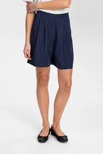 Cargar imagen en el visor de la galería, Pantalón corto con pinzas AZUL