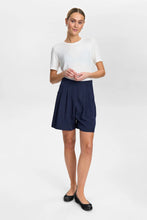 Cargar imagen en el visor de la galería, Pantalón corto con pinzas AZUL