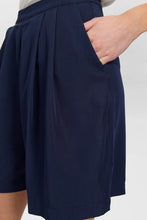 Cargar imagen en el visor de la galería, Pantalón corto con pinzas AZUL