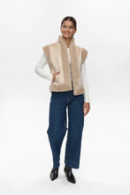 Cargar imagen en el visor de la galería, Chaleco abierto de borrego BEIGE