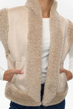 Cargar imagen en el visor de la galería, Chaleco abierto de borrego BEIGE