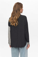 Cargar imagen en el visor de la galería, Camisa bordada NEGRO