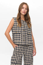 Cargar imagen en el visor de la galería, Chaleco a cuadros NEGRO