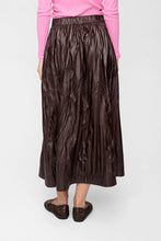 Cargar imagen en el visor de la galería, Falda con reflejos satinados MARRÓN