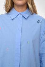 Cargar imagen en el visor de la galería, Camisa Bordada CELESTE