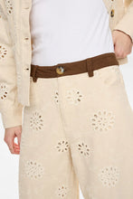 Load image into Gallery viewer, Pantalón con Bordado Calado ARENA