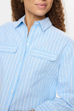 Cargar imagen en el visor de la galería, camisa-manga-larga-mujer-rayas-azules-blancas-delantero-arbol-shop