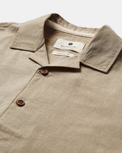 Cargar imagen en el visor de la galería, Camisa manga corta BEIGE