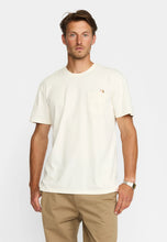 Cargar imagen en el visor de la galería, camiseta-algodon-hombre-blanca-cuello-puños-verdes-estilo-retro-arbol-shop