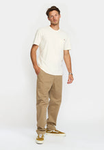 Cargar imagen en el visor de la galería, camiseta-algodon-hombre-blanca-cuello-puños-verdes-estilo-retro-arbol-shop
