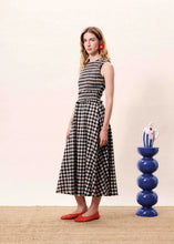 Cargar imagen en el visor de la galería, vestido-midi-mujer-cuadros-vichy-negro-blanco-cintura-elastica-bolsillos-arbol-shop