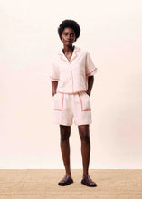 Load image into Gallery viewer, Camisa manga corta con ribetes Rosa