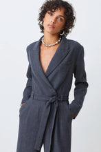 Cargar imagen en el visor de la galería, mono-largo-mujer-corte-sastre-gris-antracita-cuello-solapa-con-cinturon-arbol-shop