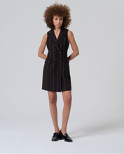 Cargar imagen en el visor de la galería, vestido-pichi-corto-raya-diplomatica-gris-doble-botonadura-estilo-sastre-arbol-shop