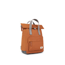 Cargar imagen en el visor de la galería, Mochila roll top mediana Marrón