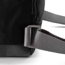 Cargar imagen en el visor de la galería, Mochila roll top Negra