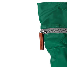 Load image into Gallery viewer, Mochila roll top mediana kaki