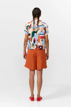 Cargar imagen en el visor de la galería, camisa-mujer-sostenible-viscosa-livaeco-estampado-abstracto-multicolor-suite13-arbol-shop