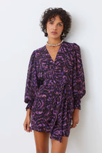 Cargar imagen en el visor de la galería, vestido-corto-cruzado-violeta-mujer-escote-v-estilo-wrap-arbol-shop