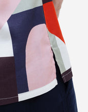 Cargar imagen en el visor de la galería, Camisa estampado geométrico MULTICOLOR