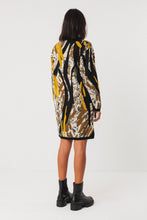 Cargar imagen en el visor de la galería, vestido-punto-midi-estampado-abstracto-ocre-negro-escote-v-arbol-shop