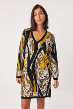 Cargar imagen en el visor de la galería, vestido-punto-midi-estampado-abstracto-ocre-negro-escote-v-arbol-shop