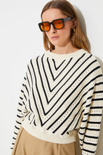 Load image into Gallery viewer, Jersey de rayas caladas BLANCO
