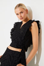 Cargar imagen en el visor de la galería, Blusa corta con bordados NEGRO
