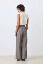 Cargar imagen en el visor de la galería, Pantalón pata de gallo MARRÓN
