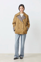 Load image into Gallery viewer, Gabardina corta BEIGE
