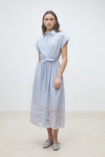 Cargar imagen en el visor de la galería, Vestido midi bordados rayas azul claro
