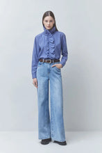 Cargar imagen en el visor de la galería, Camisa estilo victoriano con pedrería cuadros azul
