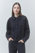Cargar imagen en el visor de la galería, Camisa con detalles de pedrería negra

