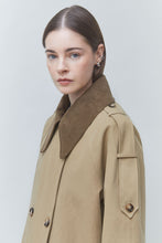 Load image into Gallery viewer, Gabardina con cierre de doble botón Beige
