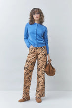 Load image into Gallery viewer, Pantalón vaquero animal print Beige
