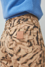 Load image into Gallery viewer, Pantalón vaquero animal print Beige

