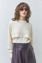 Cargar imagen en el visor de la galería, Jersey estilo crop blanco
