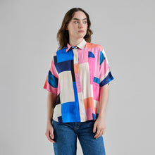 Cargar imagen en el visor de la galería, Camisa manga corta Abstract Block Multicolor

