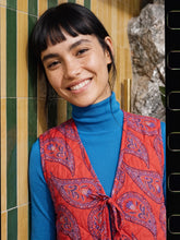 Cargar imagen en el visor de la galería, Chaleco con relleno acolchado estampado Rojo
