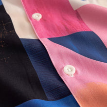 Cargar imagen en el visor de la galería, Camisa manga corta Abstract Block  Multicolor
