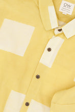 Cargar imagen en el visor de la galería, Camisa estampada a mano AMARILLO

