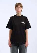 Cargar imagen en el visor de la galería, Camiseta corte americano NEGRO
