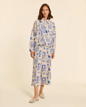 Cargar imagen en el visor de la galería, Sobrecamisa estampado Azul
